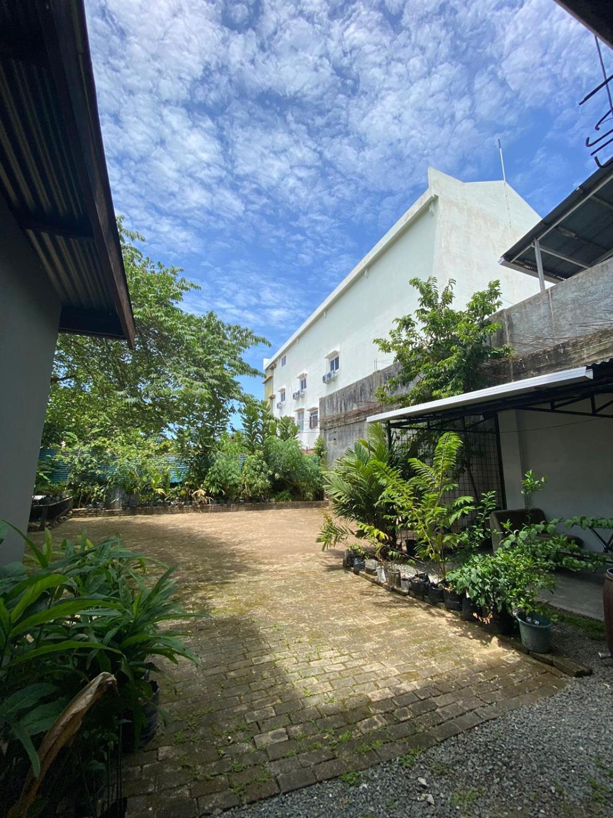 Innbox Hostel Sorong Bagian luar foto