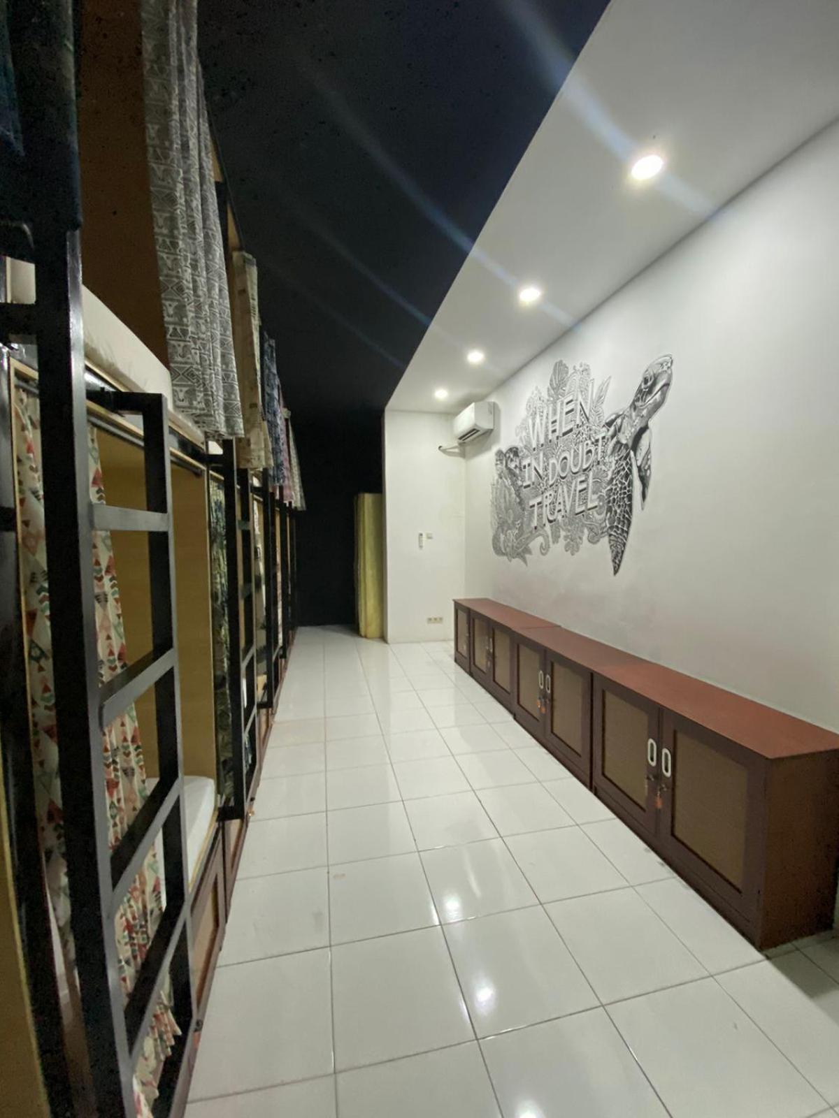 Innbox Hostel Sorong Bagian luar foto